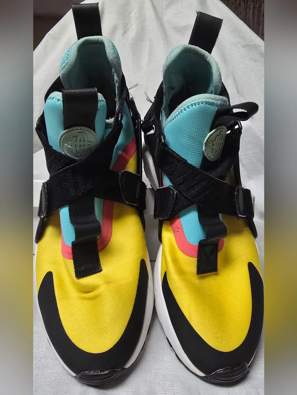 Nike Huarache City Size 7Y  (Women's Size 8.5/9) Yellow/ Blue/ Black